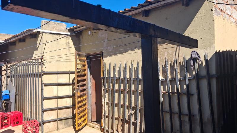 8 Bedroom Property for Sale in Buhle Park Gauteng