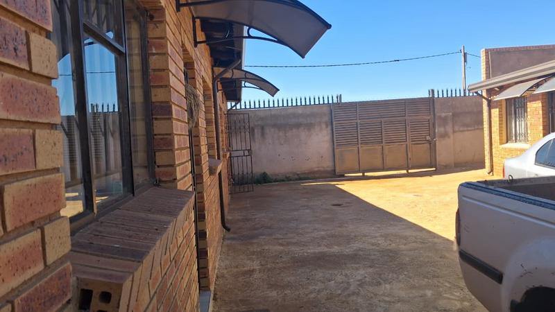 8 Bedroom Property for Sale in Buhle Park Gauteng