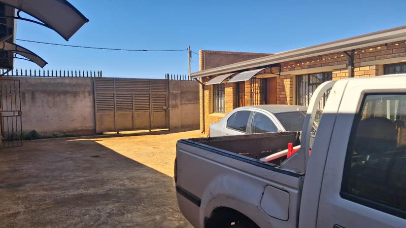 8 Bedroom Property for Sale in Buhle Park Gauteng