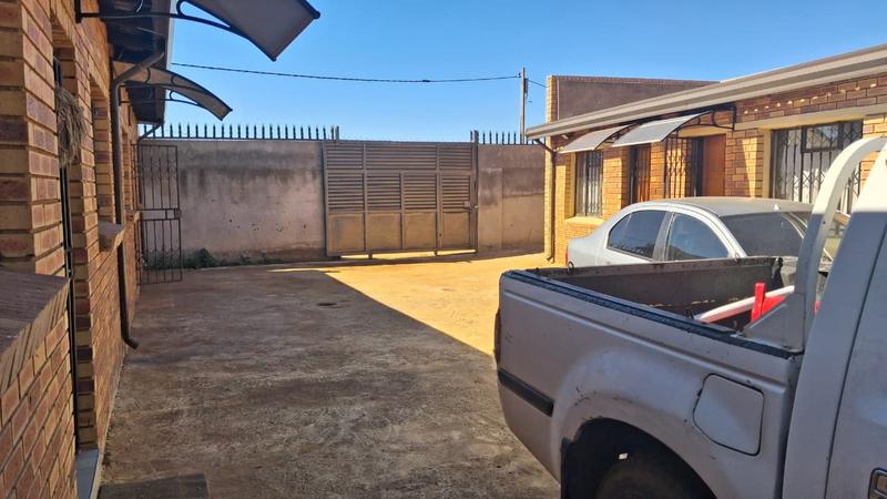 8 Bedroom Property for Sale in Buhle Park Gauteng