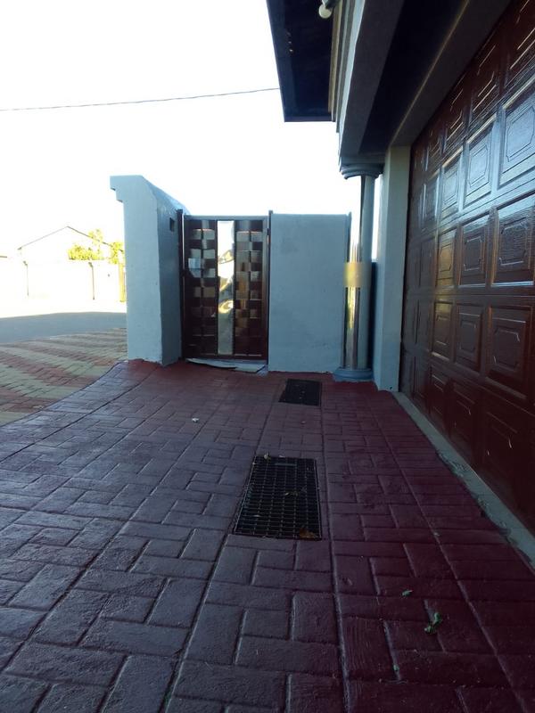 3 Bedroom Property for Sale in Windmill Park Gauteng