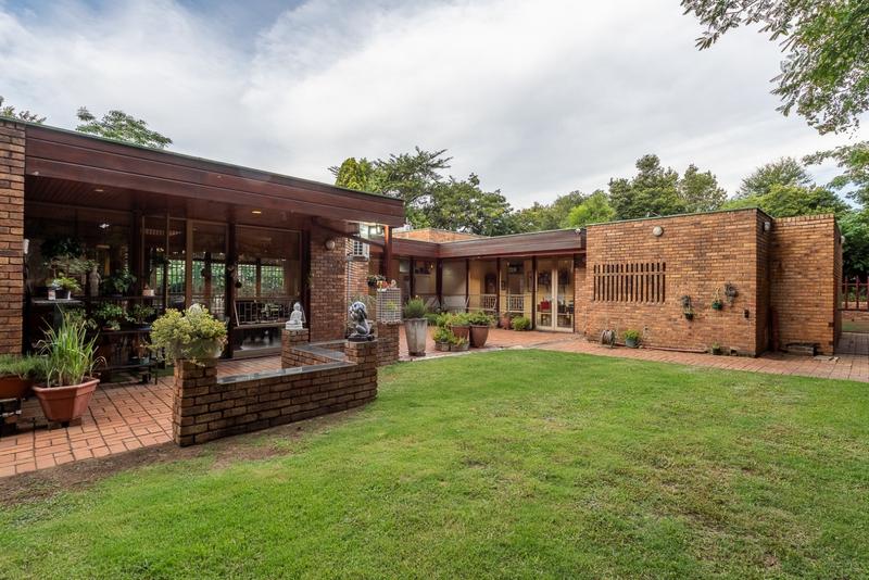4 Bedroom Property for Sale in Mondeor Gauteng