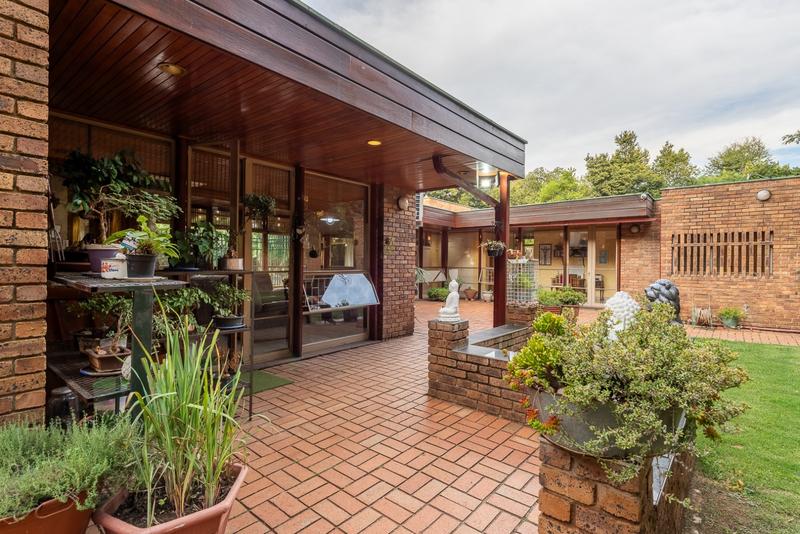 4 Bedroom Property for Sale in Mondeor Gauteng