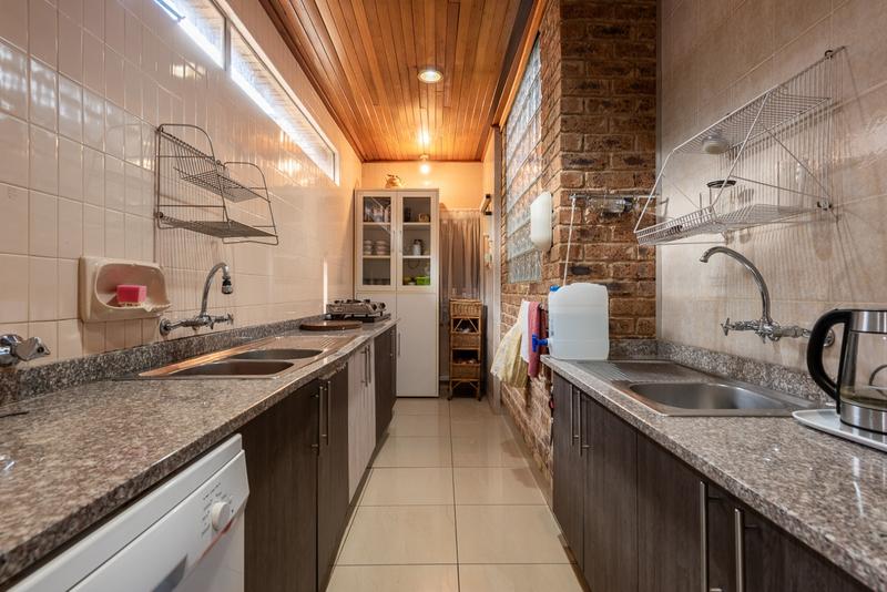 4 Bedroom Property for Sale in Mondeor Gauteng