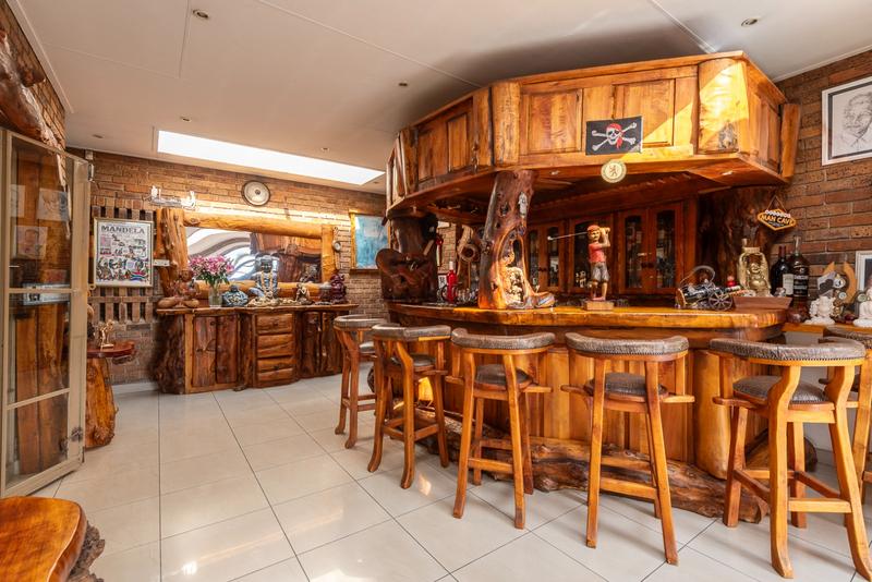4 Bedroom Property for Sale in Mondeor Gauteng