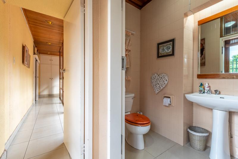 4 Bedroom Property for Sale in Mondeor Gauteng