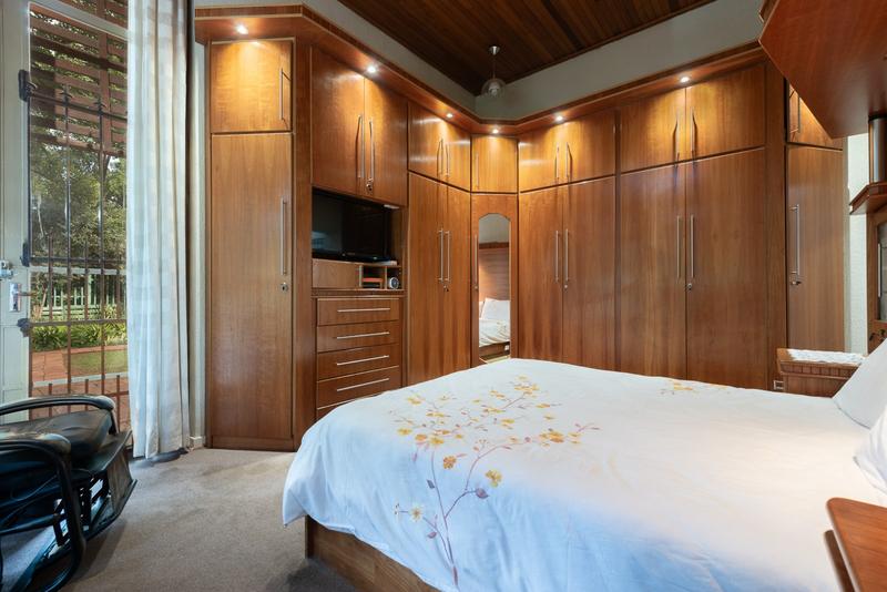 4 Bedroom Property for Sale in Mondeor Gauteng