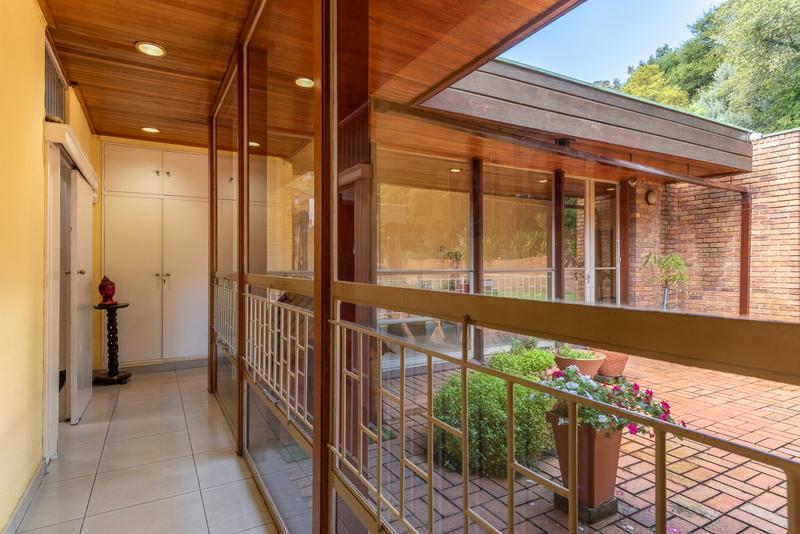 4 Bedroom Property for Sale in Mondeor Gauteng