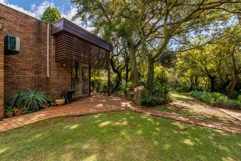 4 Bedroom Property for Sale in Mondeor Gauteng