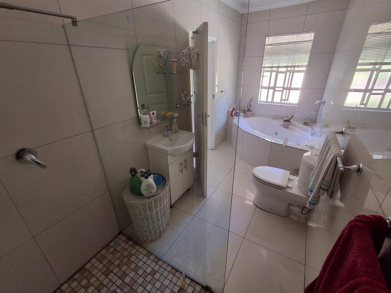 3 Bedroom Property for Sale in Mondeor Gauteng