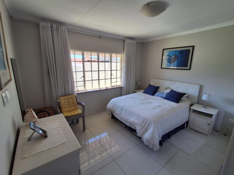 3 Bedroom Property for Sale in Mondeor Gauteng