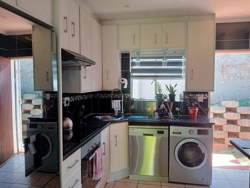 3 Bedroom Property for Sale in Mondeor Gauteng