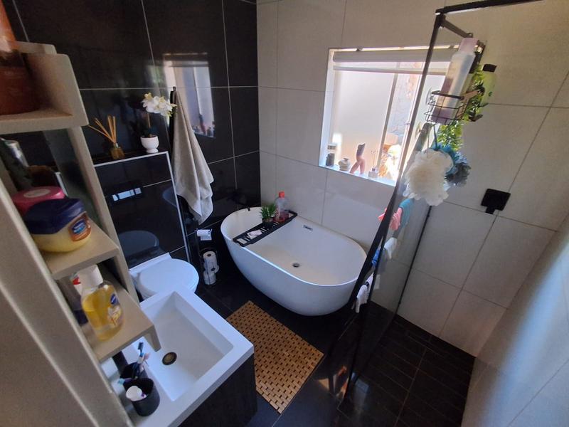 3 Bedroom Property for Sale in Mondeor Gauteng