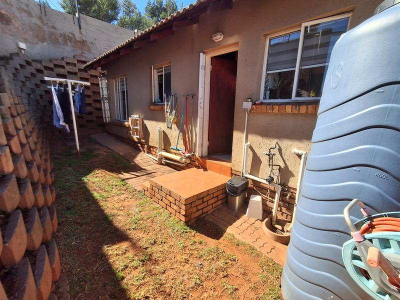 3 Bedroom Property for Sale in Mondeor Gauteng