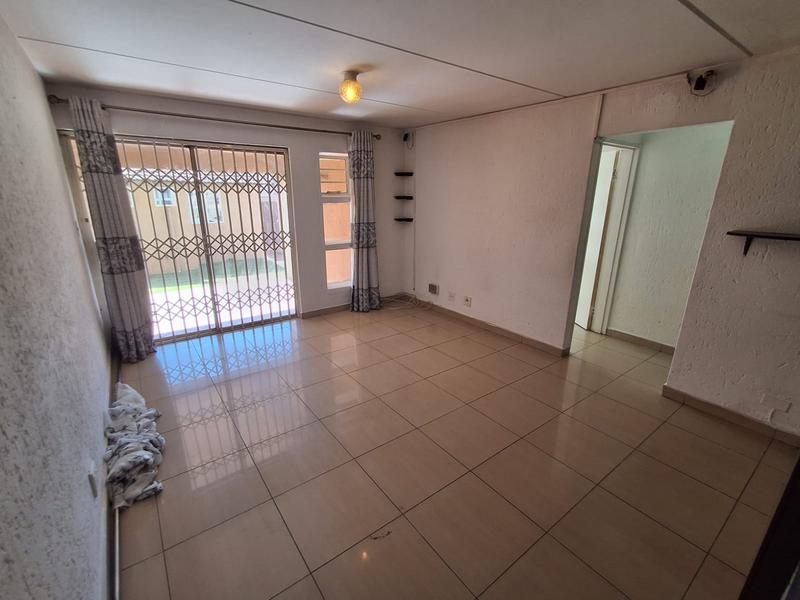 2 Bedroom Property for Sale in Mondeor Gauteng