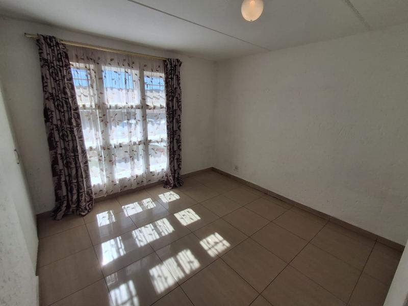 2 Bedroom Property for Sale in Mondeor Gauteng