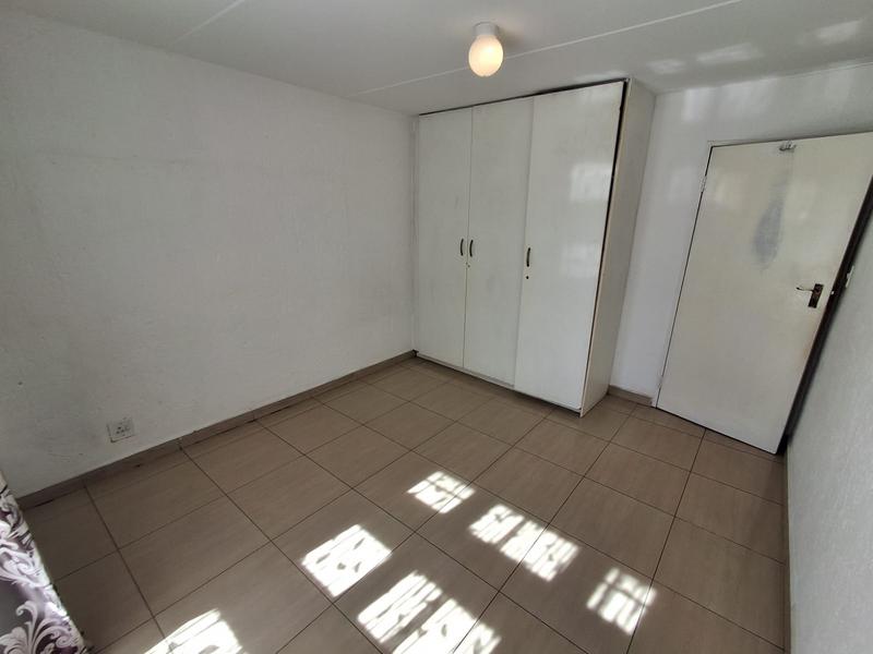 2 Bedroom Property for Sale in Mondeor Gauteng