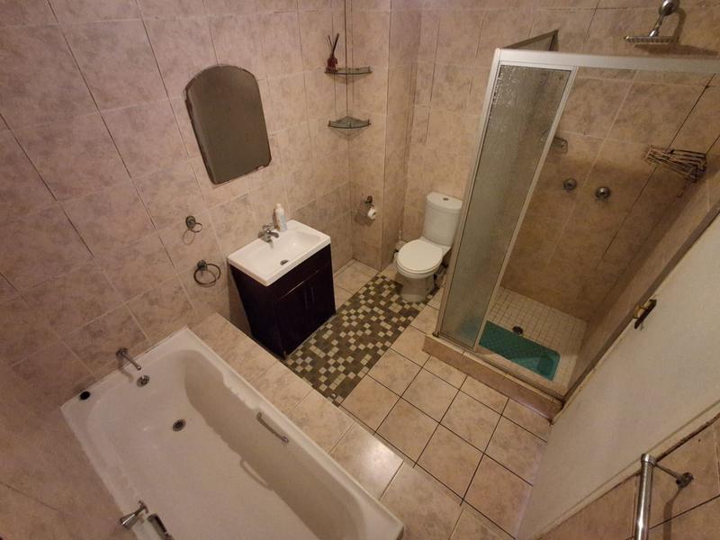 2 Bedroom Property for Sale in Mondeor Gauteng