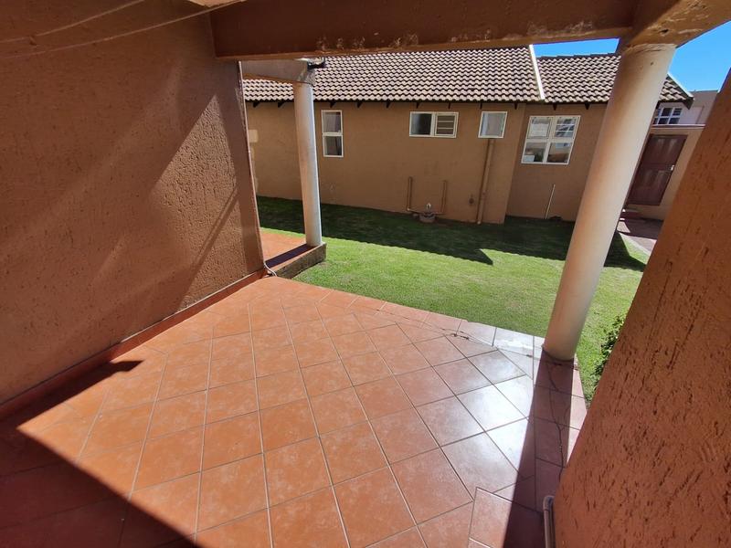 2 Bedroom Property for Sale in Mondeor Gauteng