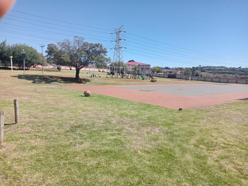 2 Bedroom Property for Sale in Mondeor Gauteng