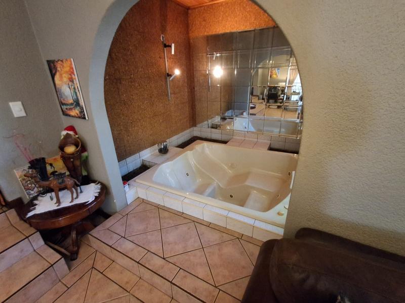 3 Bedroom Property for Sale in Mulbarton Gauteng