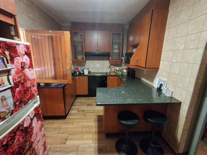 3 Bedroom Property for Sale in Mulbarton Gauteng