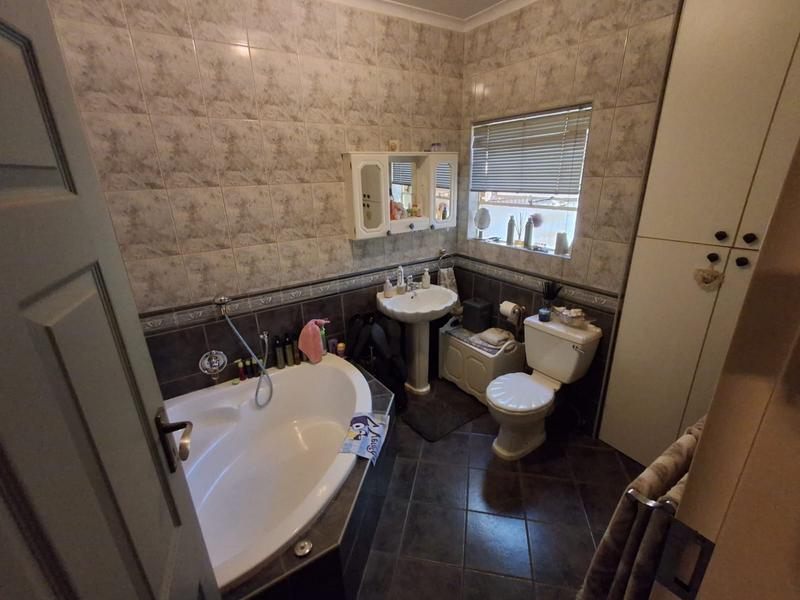 3 Bedroom Property for Sale in Mulbarton Gauteng