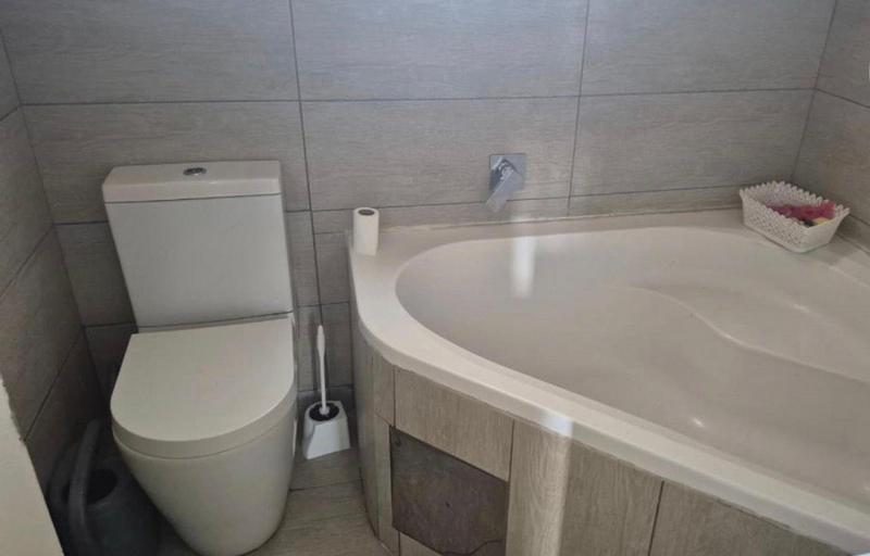 2 Bedroom Property for Sale in Cloverdene Gauteng