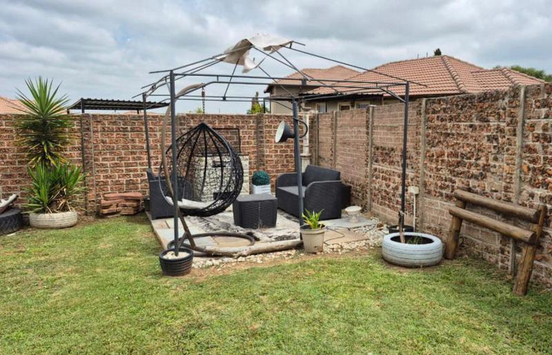 2 Bedroom Property for Sale in Cloverdene Gauteng
