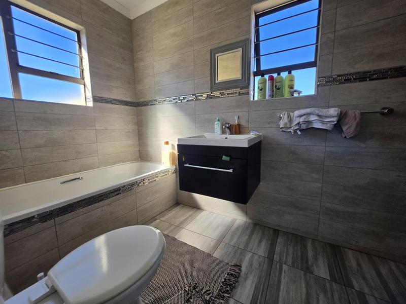 4 Bedroom Property for Sale in Bassonia Rock Gauteng