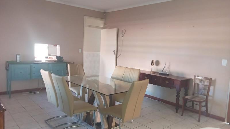 To Let 3 Bedroom Property for Rent in Florida Lake Gauteng