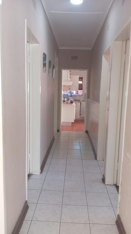 To Let 3 Bedroom Property for Rent in Florida Lake Gauteng