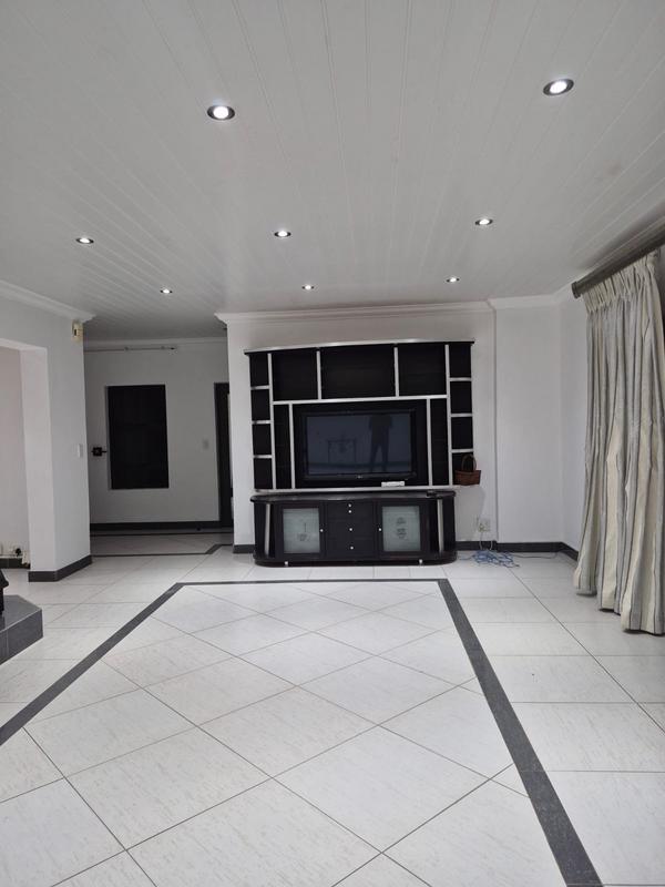 To Let 3 Bedroom Property for Rent in Eldoglen Gauteng