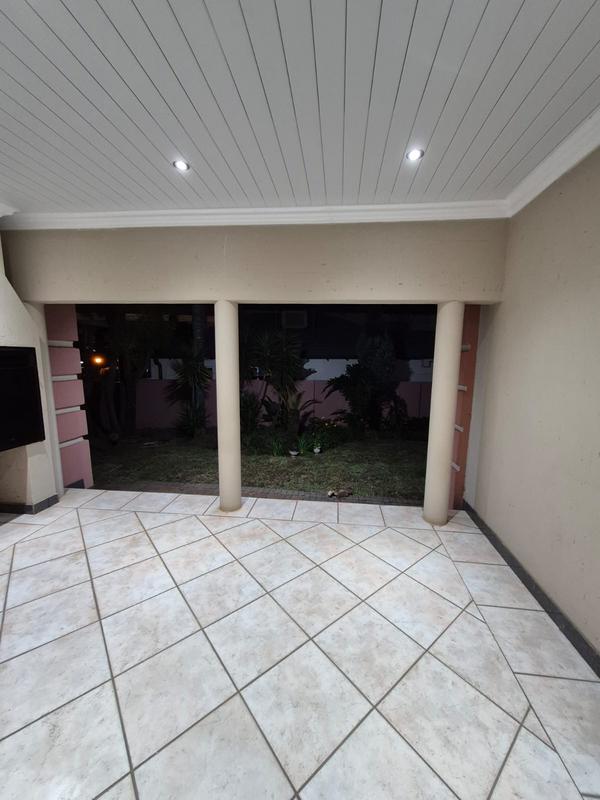 To Let 3 Bedroom Property for Rent in Eldoglen Gauteng
