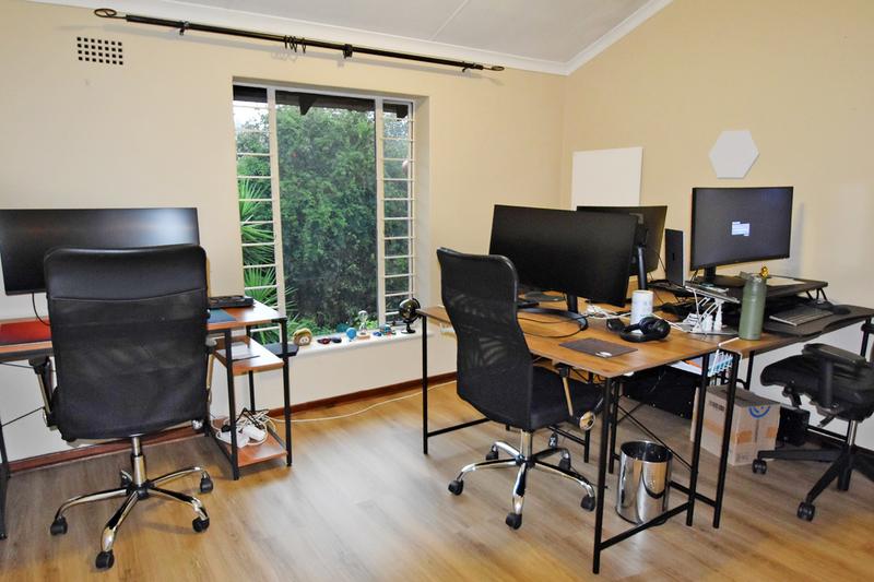 To Let 3 Bedroom Property for Rent in Sandown Gauteng