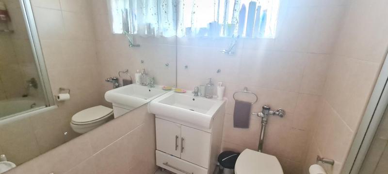 1 Bedroom Property for Sale in Bedford Gardens Gauteng
