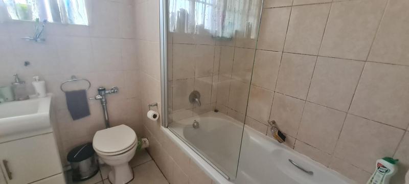 1 Bedroom Property for Sale in Bedford Gardens Gauteng