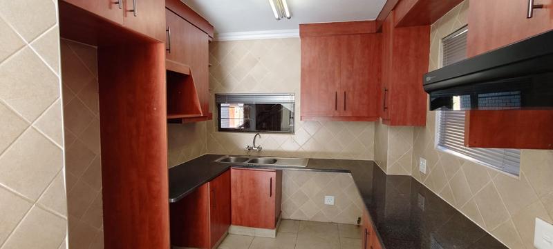 To Let 3 Bedroom Property for Rent in Farrarmere Gauteng