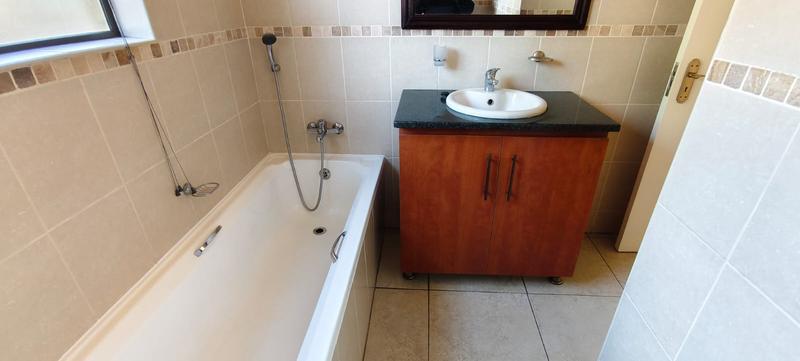 To Let 3 Bedroom Property for Rent in Farrarmere Gauteng