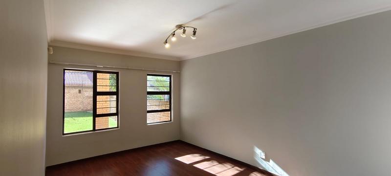 To Let 3 Bedroom Property for Rent in Farrarmere Gauteng