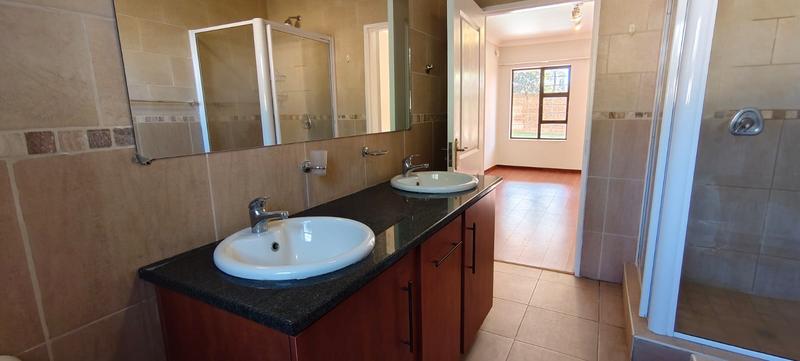 To Let 3 Bedroom Property for Rent in Farrarmere Gauteng