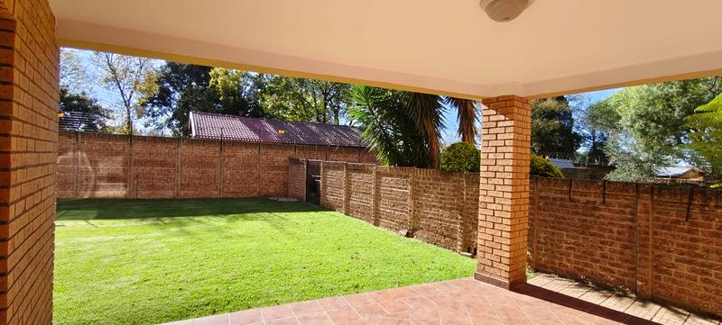 To Let 3 Bedroom Property for Rent in Farrarmere Gauteng