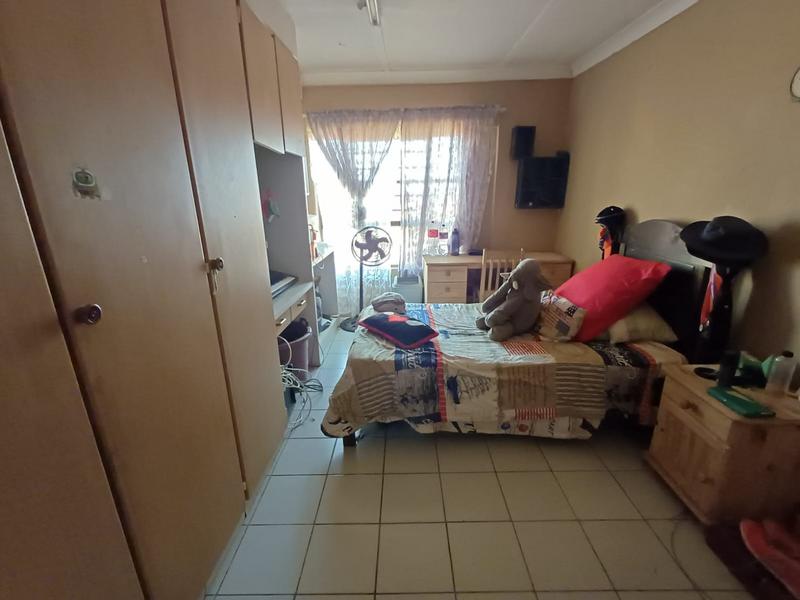 4 Bedroom Property for Sale in Helderstrome AH Gauteng