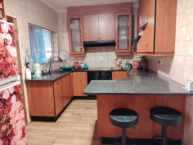 4 Bedroom Property for Sale in Mulbarton Gauteng