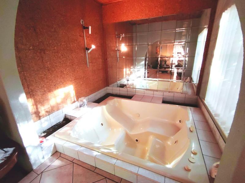 4 Bedroom Property for Sale in Mulbarton Gauteng