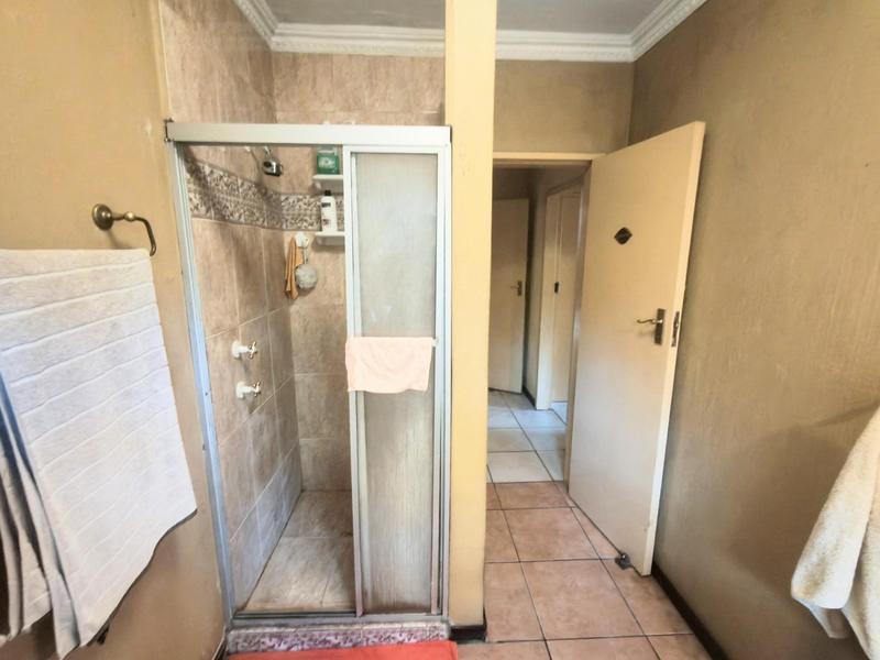 4 Bedroom Property for Sale in Glen Austin Gauteng