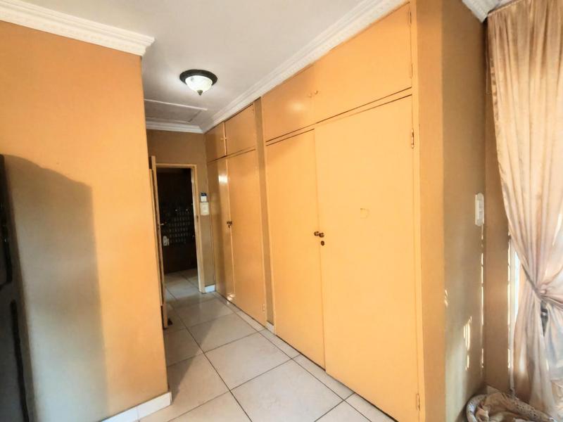 4 Bedroom Property for Sale in Glen Austin Gauteng