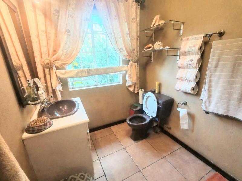 4 Bedroom Property for Sale in Glen Austin Gauteng
