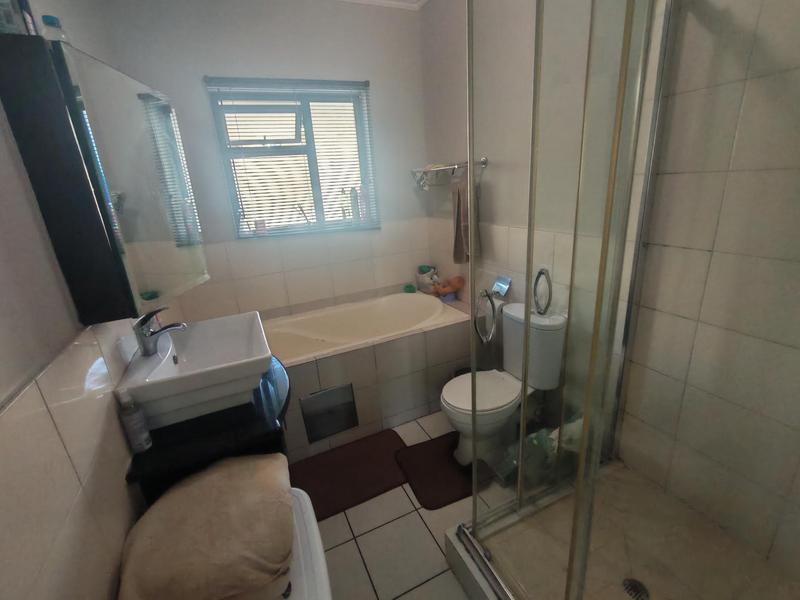 2 Bedroom Property for Sale in Noordwyk Gauteng
