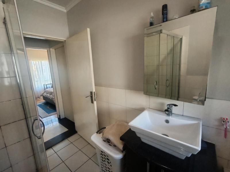 2 Bedroom Property for Sale in Noordwyk Gauteng